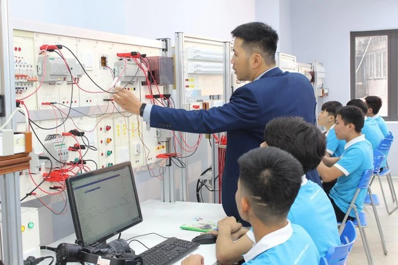 thiết bị dạy nghề trường đại học, cao đẳng, trung cấp
