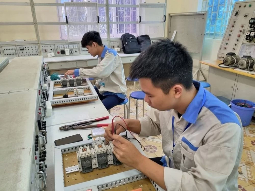 Thiết bị đào tạo ngành ô tô đạt chuẩn Bộ LĐTBXH