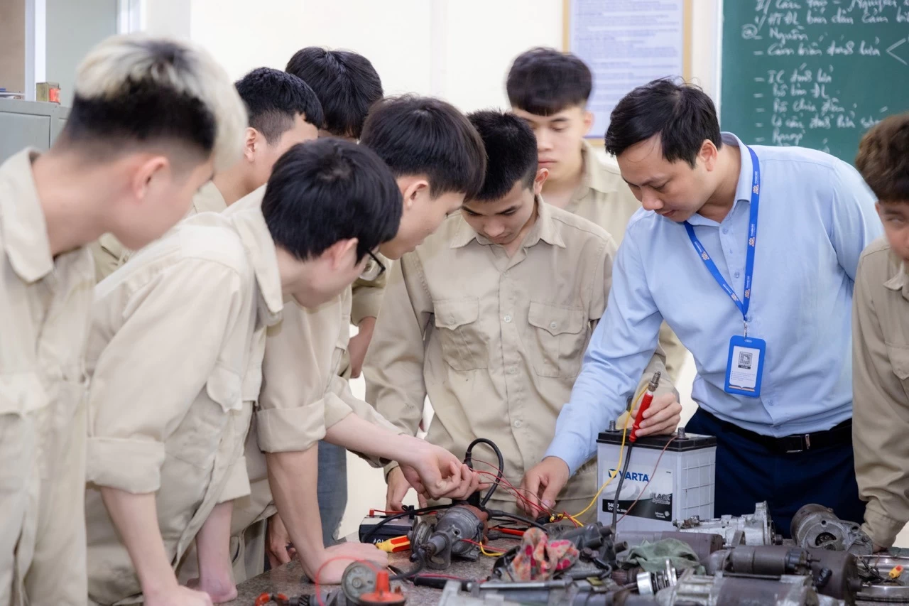 Thiết bị đào tạo phòng kỹ thuật cơ sở ETEK GREEN