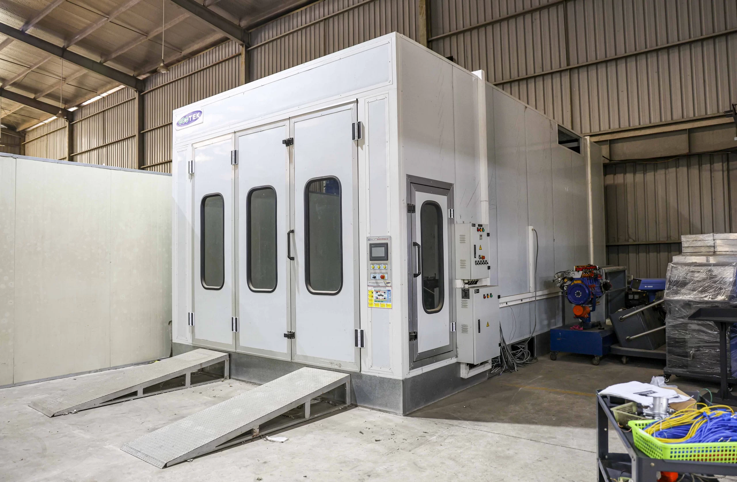 kiểm soát độ ẩm và nhiệt độ cho phòng sơn