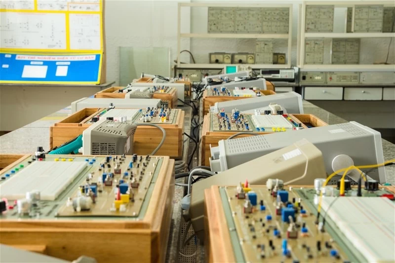 Thiết bị thực hành cơ điện tử