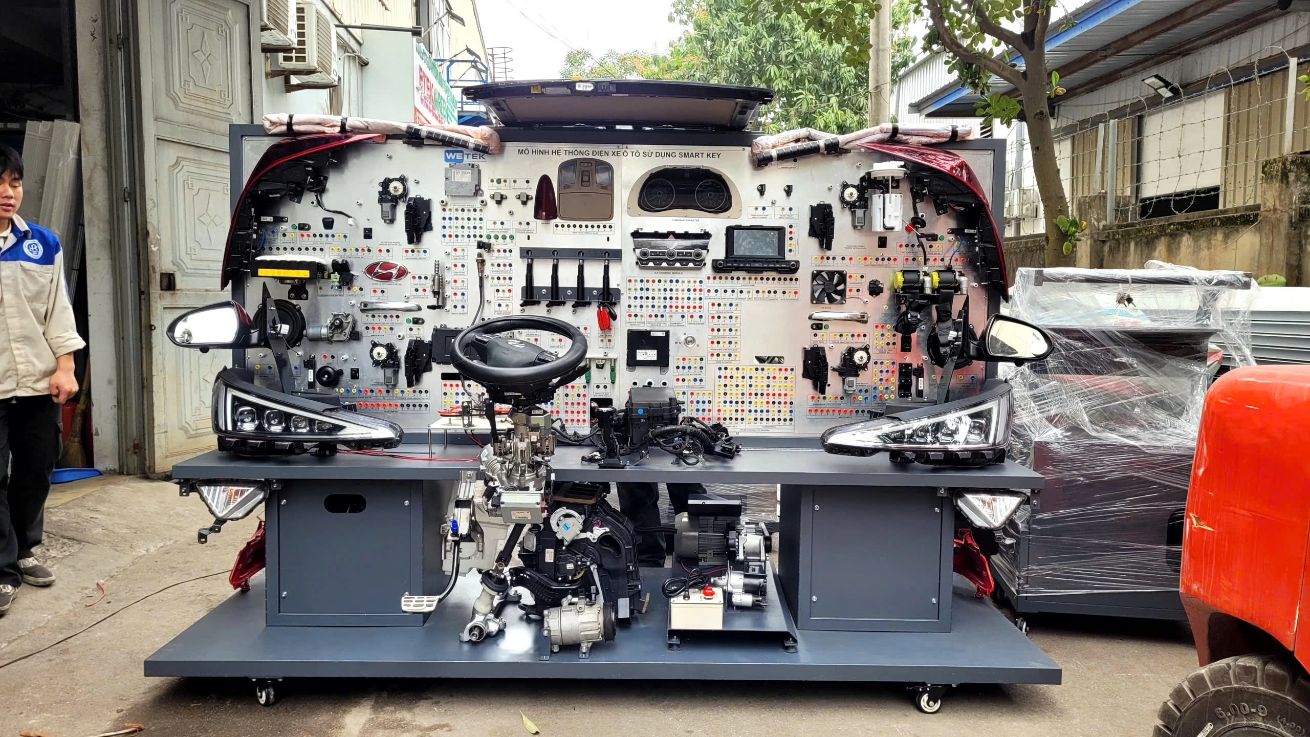 thiết bị đào tạo nghề ô tô