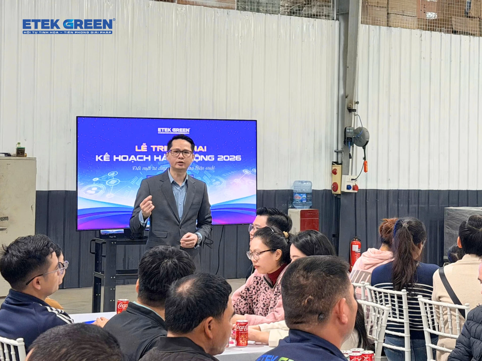 Ông Trần Quang Hưng trong buổi lễ ra quân của ETEK GREEN