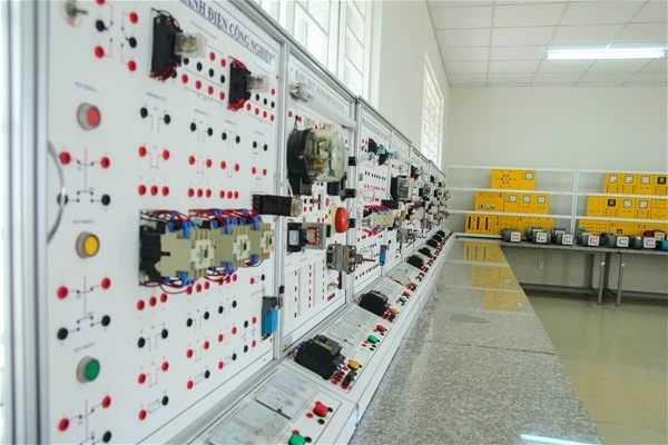 phòng thực hành đạt chuẩn